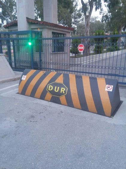 Road-Blocker Road Blocker Fotosu